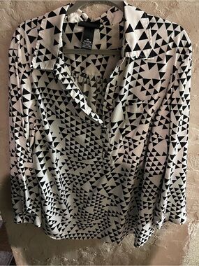 Maggie Barnes 2X Black White Geometric Print Button Front Blouse